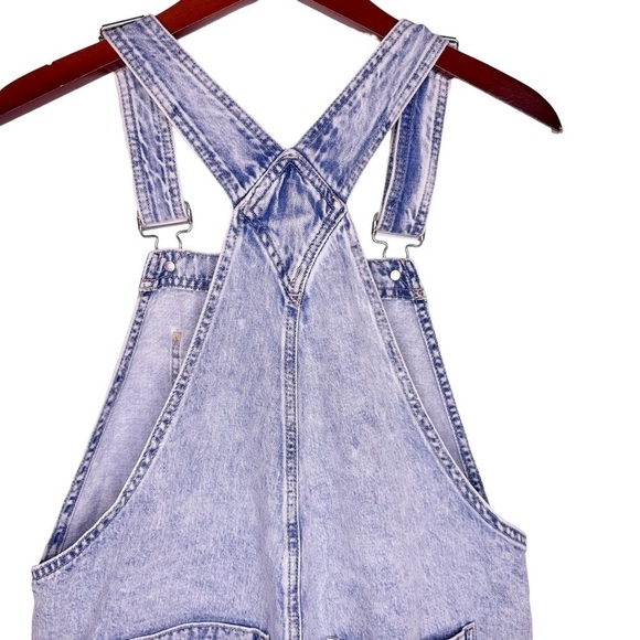 GAP NWT Denim Distressed Shortalls Overalls Size Medium in Light Cancun Blue - Picture 11 of 15
